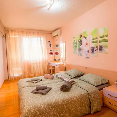 Center Spacious With Ac And Free Underground Parking Apartament
