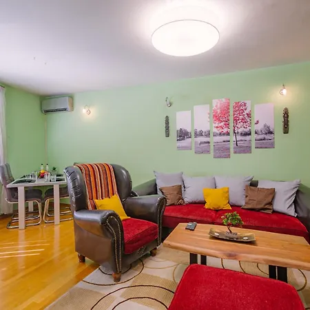 Center Spacious With Ac And Free Underground Parking Apartament
