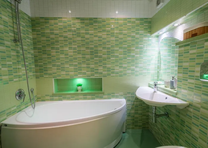 Centre With Free On-site Parking * 索菲亞