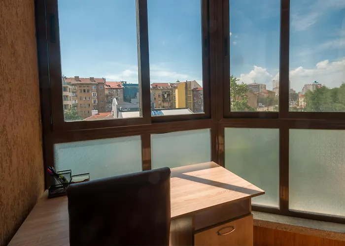 Centre With Free On-site Parking 公寓