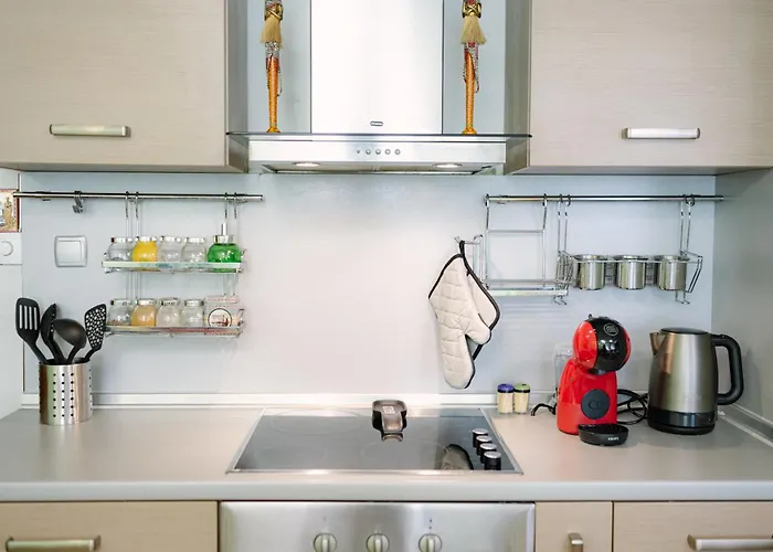 Centre With Free On-site Parking * 索菲亞