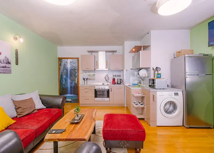 Centre With Free On-site Parking 索菲亞