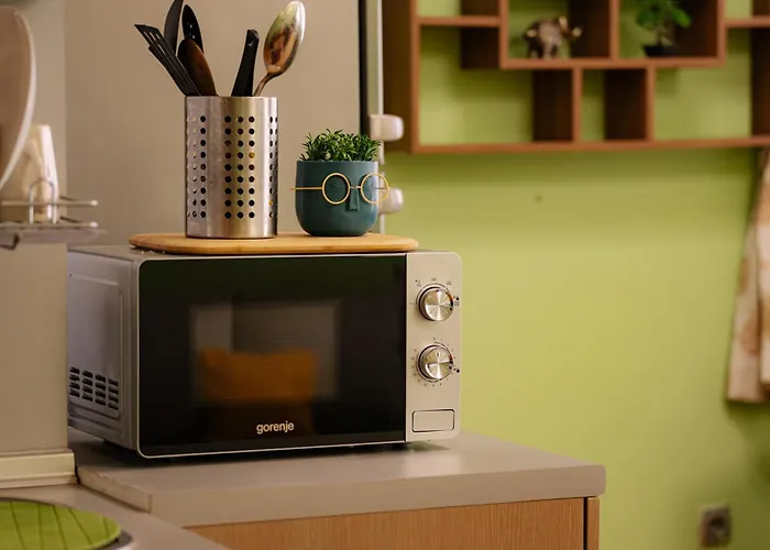 Centre With Free On-site Parking * 索菲亞