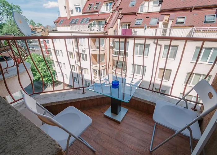 Centre With Free On-site Parking 索菲亞