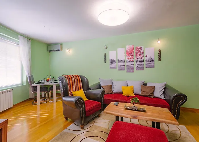 Centre With Free On-site Parking 公寓